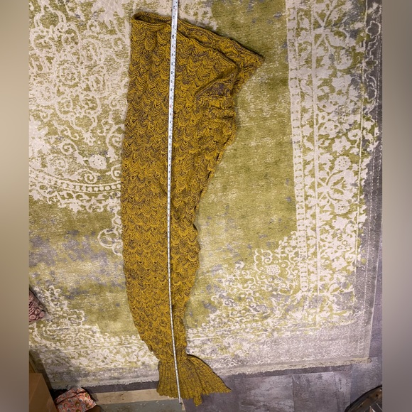 Mermaid Tail Blanket - Picture 7 of 10
